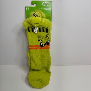 NWT. Grinch socks plus hair clip. 3 pairs fuzzy crew socks & hair clip size 5-10